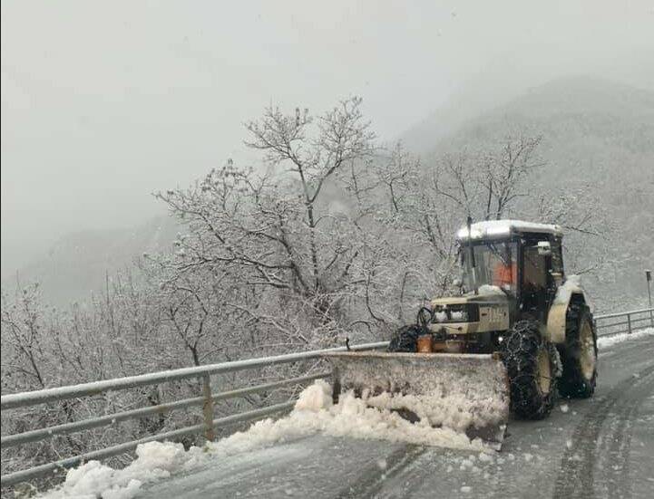 Spazzaneve in azione, neve, nevicata