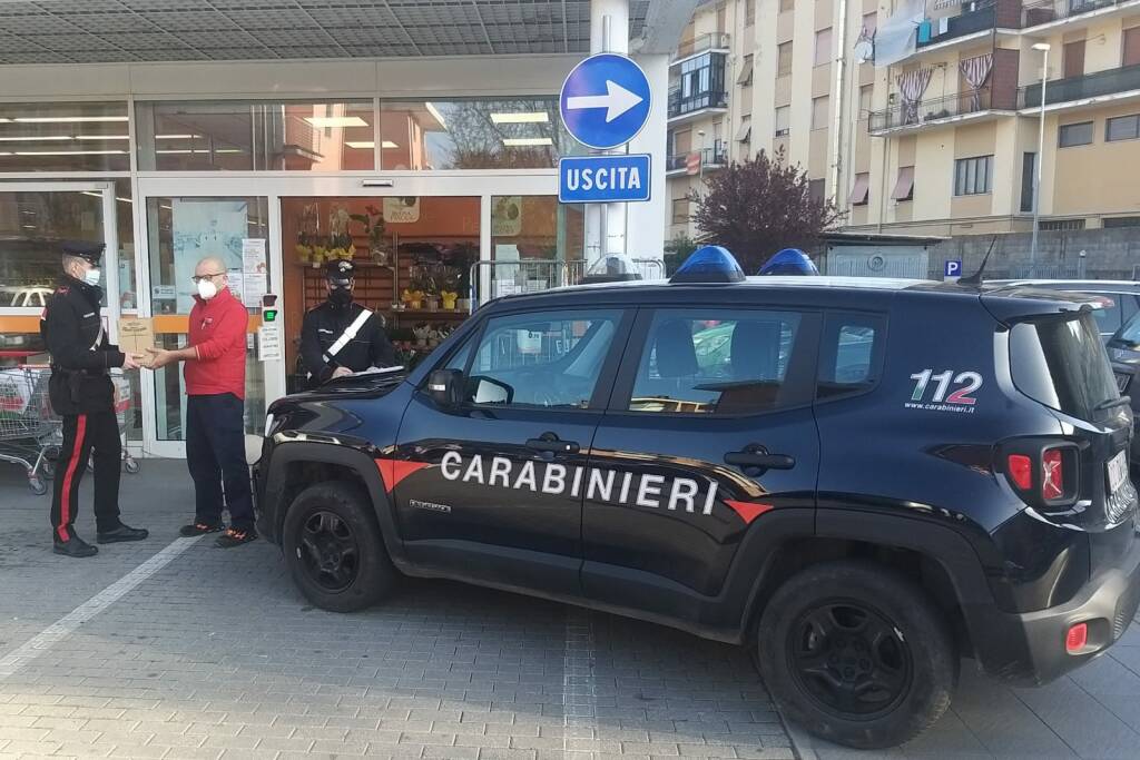carabinieri supermercato conad
