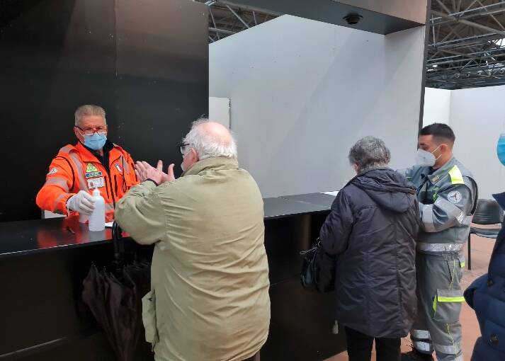 centro vaccinale carrarafiere protezione civile