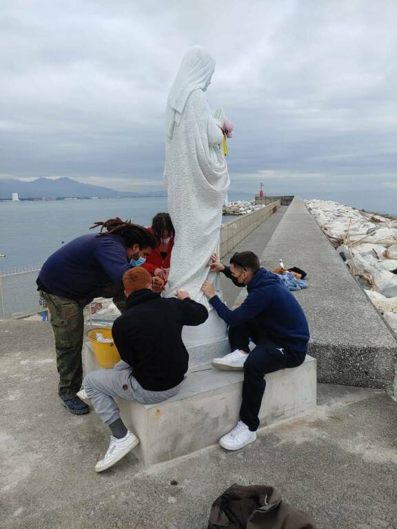 Restauro della madonnina del porto di Carrara della scuola del marmo