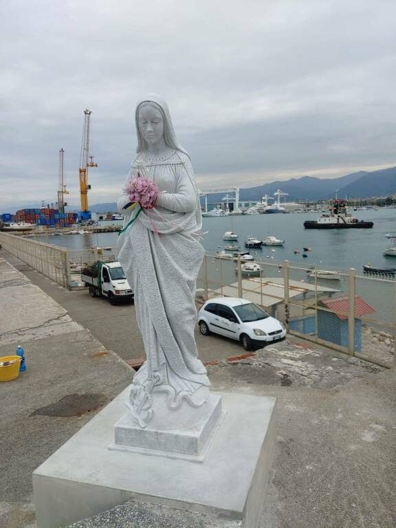 Restauro della madonnina del porto di Carrara della scuola del marmo