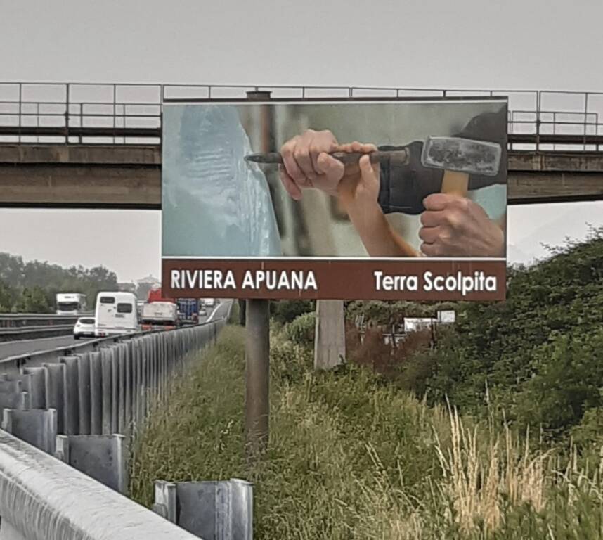 cartello autostrada riviera apuana