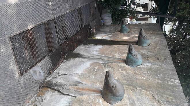 Fontana dei delfini in Piazza Pellerano a Marina di Massa