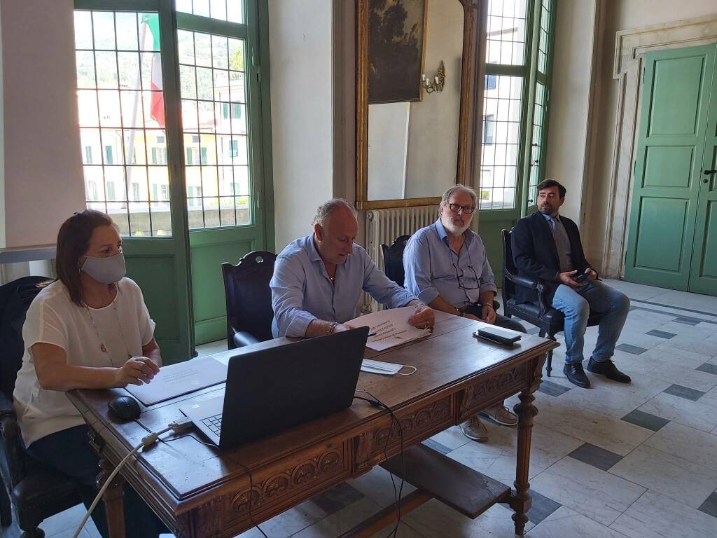 Conferenza stampa edilizia scolastica dell'8/9/2021 a Palazzo Ducale