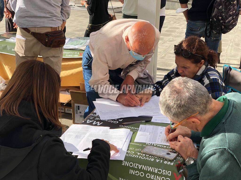 manifestazione no green pass piazza berlinguer massa