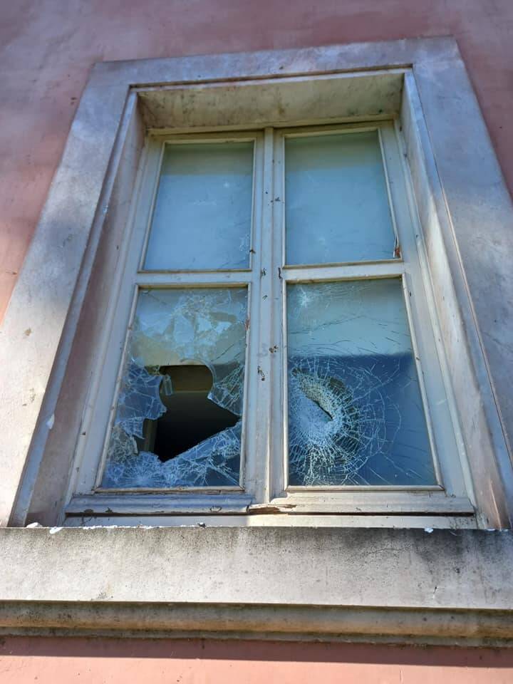 danni danneggiamenti vandalismi villa rinchiostra