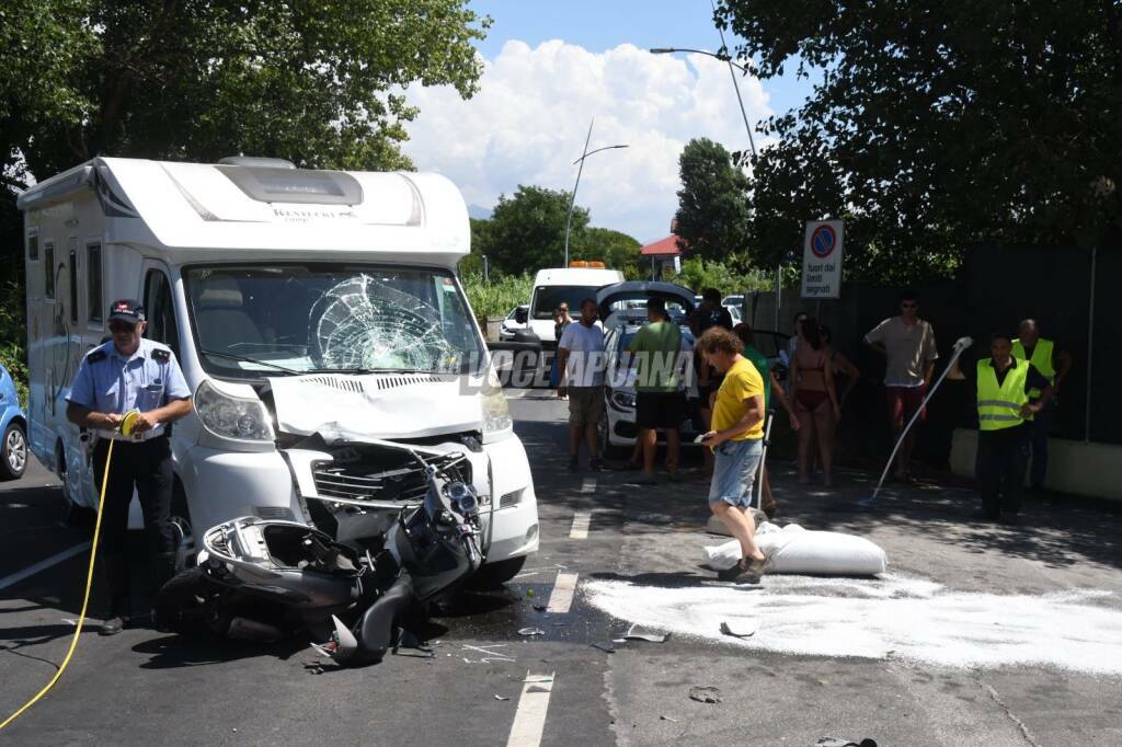 incidente camping carrara