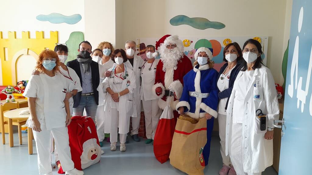 Babo Natale in visita alla Pediatria del Noa