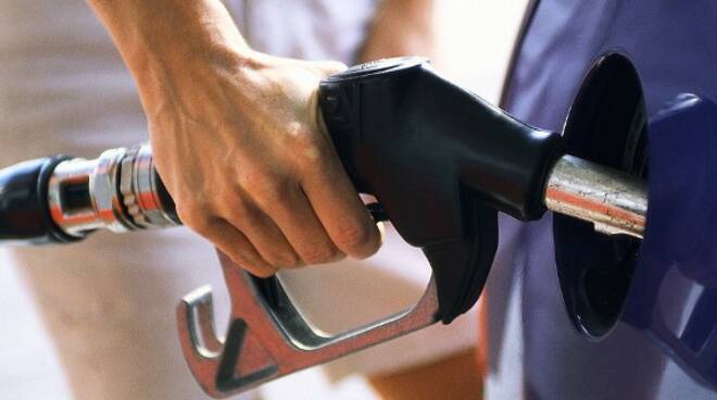 benzina diesel carburante distributore rifornimento serbatoio