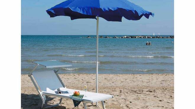 ombrelloni spiaggia turismo balneazione