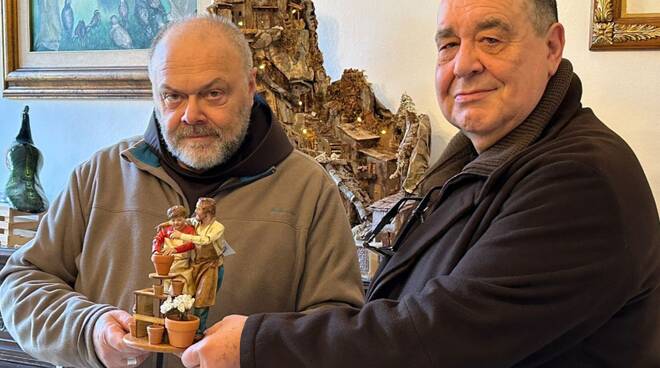 presepe dono di confartigianato  Stefano Montali a monsignor Vacccari