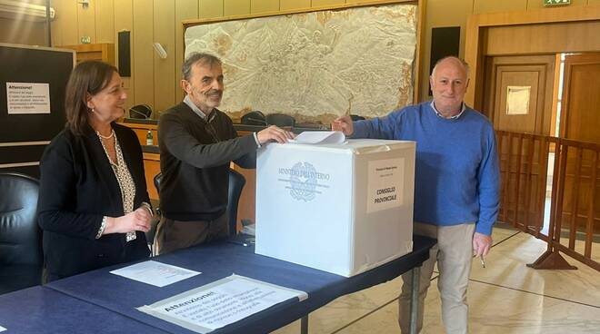 elezioni provinciali 2024 voto gianni lorenzetti giuliano bianchi seggio