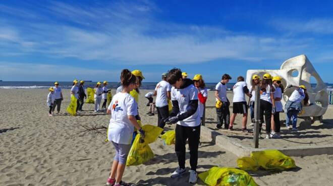 Pulizia spiagge Legambiente - Liceo Gentileschi