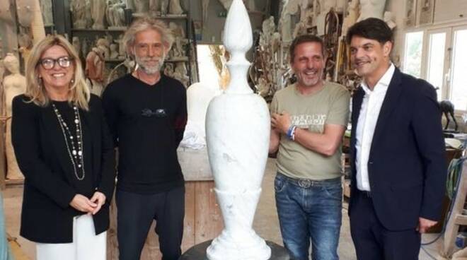 il sindaco di Grasse e lo scultore Michele Monfroni