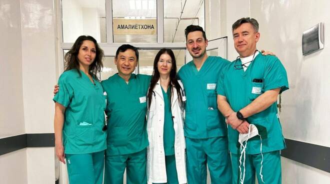 Opa Monasterio medici missione Tajikistan (da sx Gaia Viganò, Vitali Pak, Eliana Franchi, Orfeo Romano e Cornel Marusceac)
